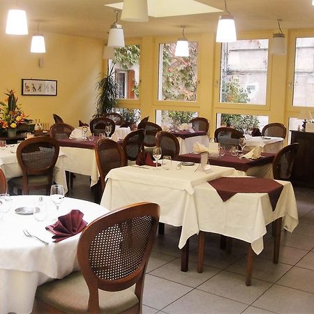 Hotel L' Ecu Montbard Luaran gambar