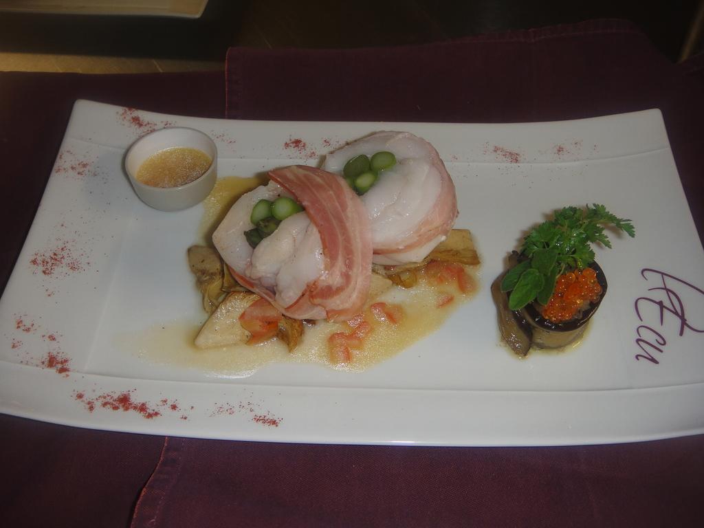 Hotel L' Ecu Montbard Bilik gambar