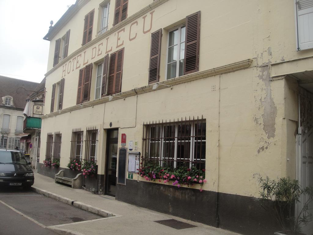 Hotel L' Ecu Montbard Bilik gambar